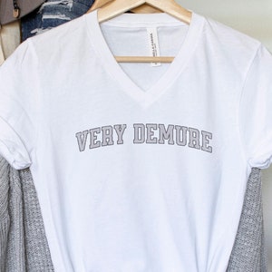 Demure Shirt Very Demure Very Mindful Tshirt, Demure Shirt, Viral Sayings, Meme Shirt, Demure Girls, Women Strong, Very Cutesy, Influencer