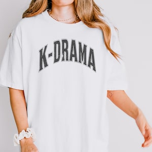 KドラマTシャツ Comfort Colors® 1717 Kドラマシャツ 韓国ドラマギフト KドラマTシャツ これは私の韓国ドラマ鑑賞Tシャツです ユニセックス プラスサイズ