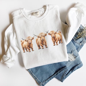 Highland Cow Sweatshirt, Popular Comfort Colors® Highland Cow Sweatshirt, Cow Gifts, Cute Cow Sweatshirt, Highlander Cows Shirt Unisex