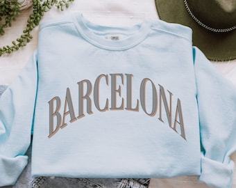 Barcelona Bliss: Spain's Popular Comfort Colors® Sweatshirt - The Best Gift for Sweater Enthusiasts! A Stylish Shirt, Perfect Europe Top
