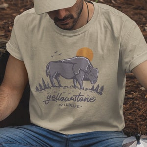 Yellowstone National Park Animal Graphic T-Shirt, Best Vintage Inspired Yellowstone National Park Vacation Tee, Vintage Feel Yellowstone Tee
