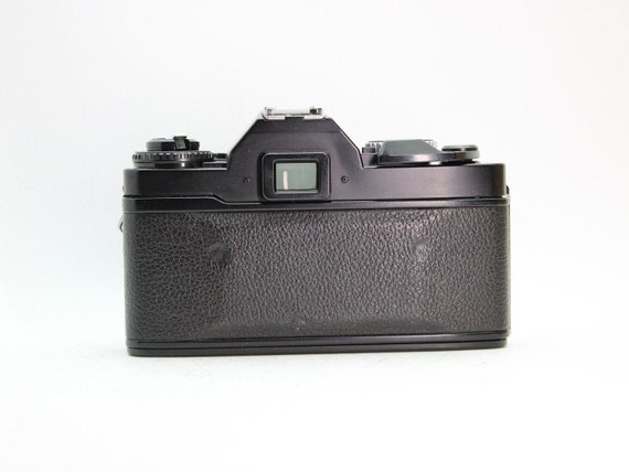 Vintage Ricoh XR6 35mm Film SLR Camera With 50mm F/2 Lens