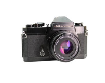 Appareil photo reflex Nikkormat FT2 35 mm vintage avec objectif Nikon 50 mm f/1.8 - Révisé