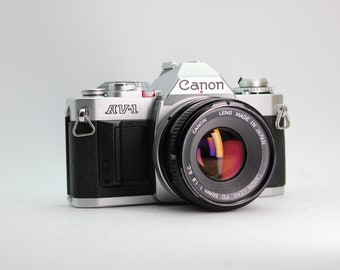Appareil photo argentique Canon AV-1 35 mm avec objectif 50 mm