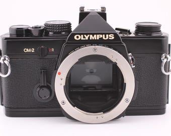 Fotocamera reflex Olympus OM-2 nera da 35 mm