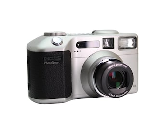 Hewlett Packard C6324A - Compact Digital Camera