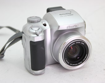 Fujifilm Finepix S3000 Kompakte Digitalkamera