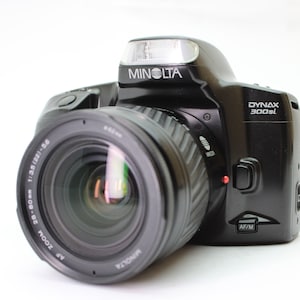 Minolta Dynax 300si 35mm SLR Film Camera with 28-80mm Minolta AF f3.5-5.6 Lens