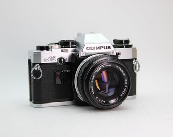 Olympus OM-10 35 mm filmcamera met 50 mm lens