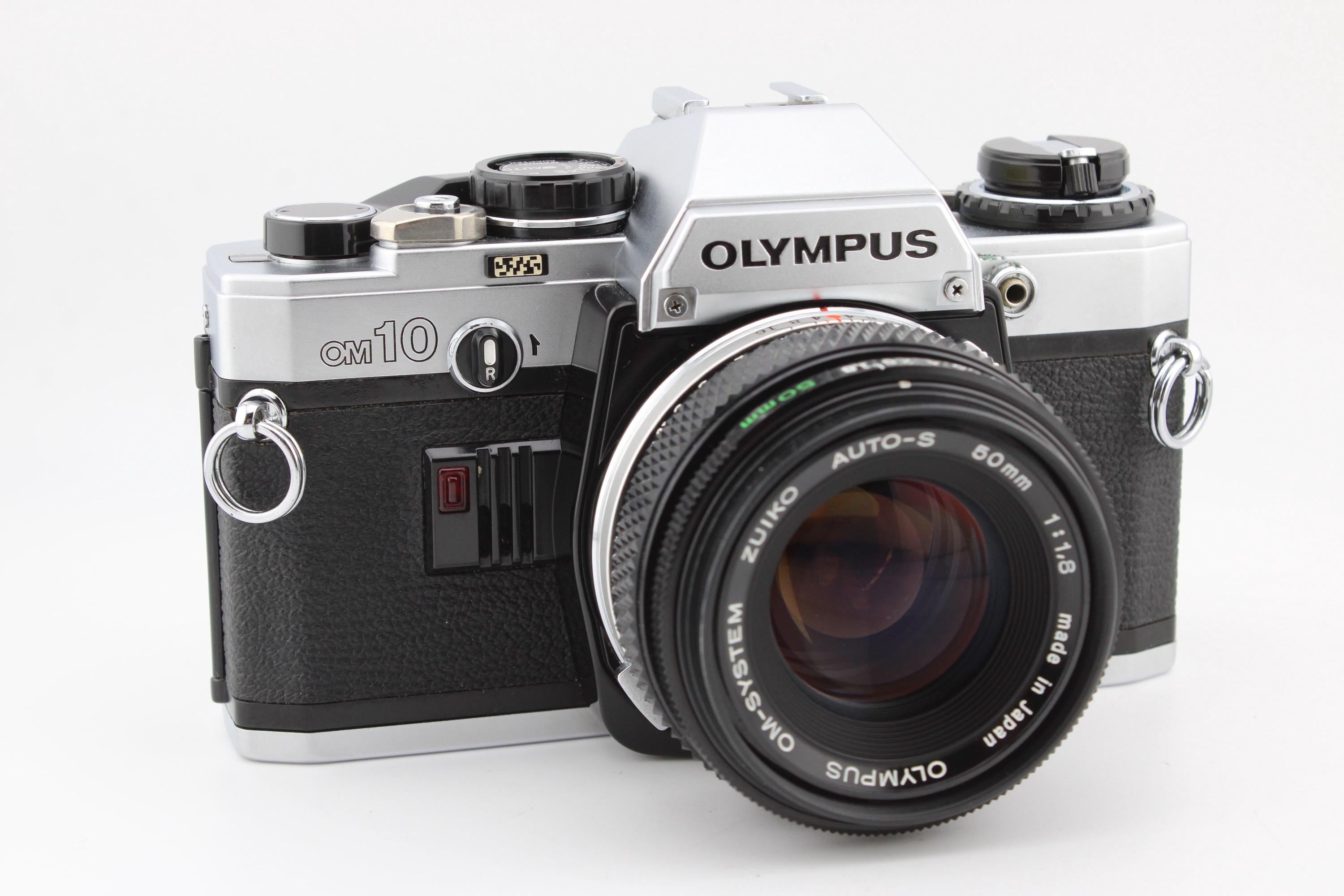 Lot Appareil Photo Olympus OM-10 Avec Objectif, Flash, 10 Filtres Et Accessoires