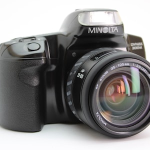 Minolta Dynax 300si 35mm SLR Film Camera with 35-105mm Minolta AF 3.5-4.5 Lens