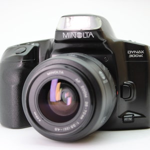 Minolta Dynax 300si 35mm SLR Film Camera with 35-70mm Minolta AF f3.5-4.5 Lens