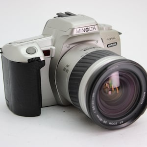 Minolta Dynax 404si SLR 35mm Film Camera with 28-80mm AF Lens