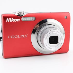 Nikon Coolpix S3000 12MP x4 Digital Camera Orange, Case, SD