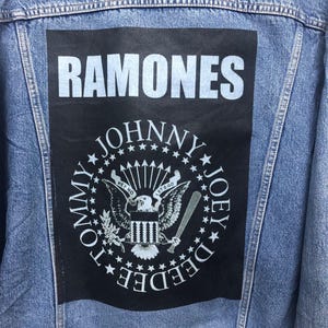 Vintage Upcycled Reworked Ramones classic logo Print Blue Denim Jean Jacket S-XXL new york punk rock cbgb 70&#39;s (READ DESCRIPTION Carefully!)