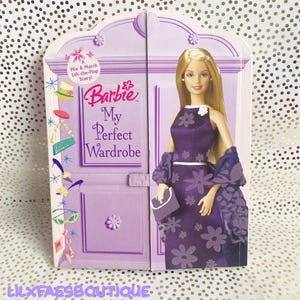 Livro cartonado Barbie Meu guarda-roupa perfeito vintage de 2004