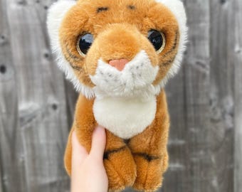 Peluche de tigre de ojos grandes de Flamingo Land de 25 cm (10 pulgadas)