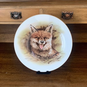 Exquisite English Decorative Fine Bone China Plate with portrait of a Wild Fox Scene with gilded rim and Signature