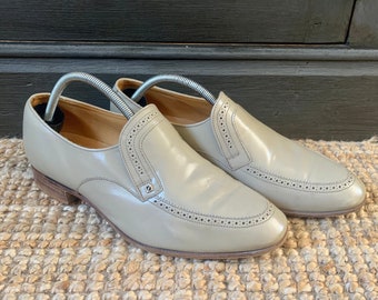 L@@K LOAKE SHOES - Retro 70's Style Gent's Loake Beige Maxton Slip on Shoes Size 7