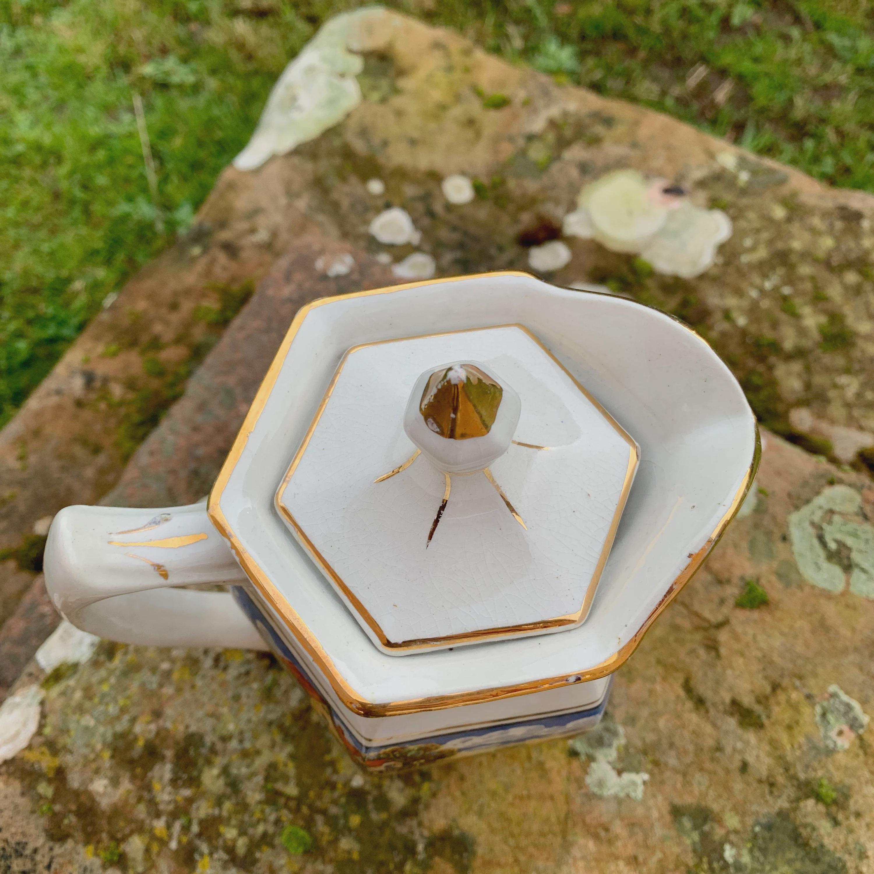 ディケンズの日々のシーンを描いたヴィンテージの英国製ティーポット