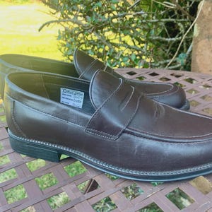 MOCASSINI DA UOMO Mocassini vintage Clifford James Penny in pelle e suola in cuoio - Marrone classico Taglia 7.5 UK