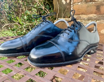BARKER  SHOES - Vintage Men's Classic English HandMade Savile Row by Barker Dress Shoes in Black. Size UK 7