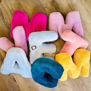 Buchstabenkissen aus Breitcord, Buchstabenkissen aus Teddyplüsch, Initialienkissen, Dekokissen fur Kinderzimmer oder Babyparty Bild 2