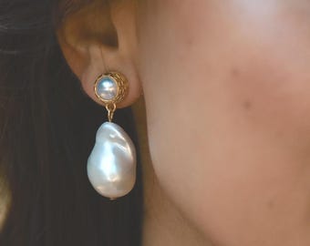 Pendientes grandes de perla barroca, diseño barroco con bola de fuego blanca, pendientes de novia, pendientes minimalistas de perla delicada, pendientes de dama de honor