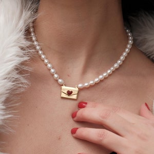 Collar de perlas de agua dulce auténticas con dije de sobre de corazón, colgante con mensaje de amor, collar de capas, regalo de cumpleaños, regalo para mujer