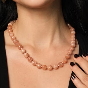 Natürliche Sonnenstein Perlen Halskette, 10 mm rund Edelstein Choker, echte Pfirsich Sonnenstein Choker, handgemachter Statement Schmuck, einzigartiges Geschenk für Frauen