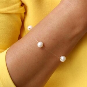 Floating Pearl Bracelet, Invisible Wire, 8mm Freshwater Pearls