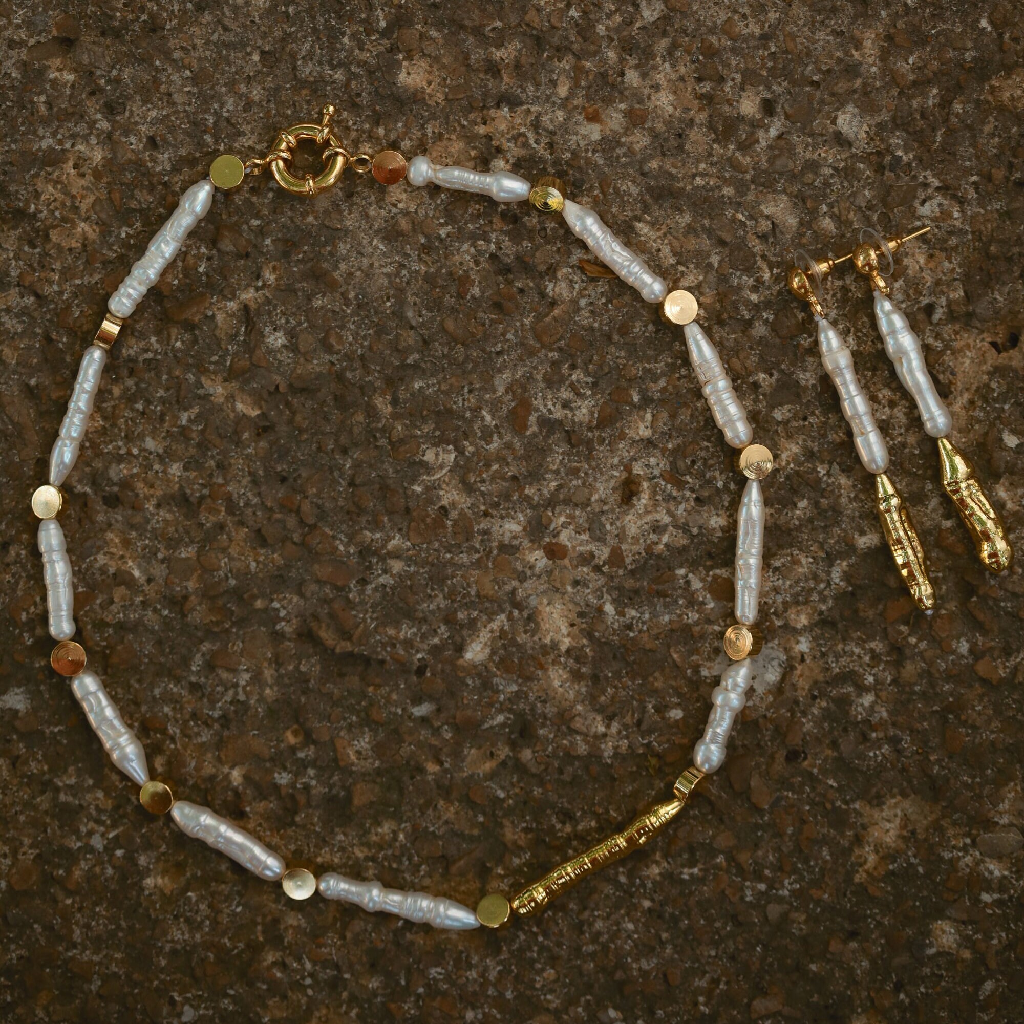 AAA Natural Whte Bwa Stck Pearl Freshwater Good for Earrngs Center AAA Natural Whte Bwa Stck Pearl Freshwater Good for Earrngs Center