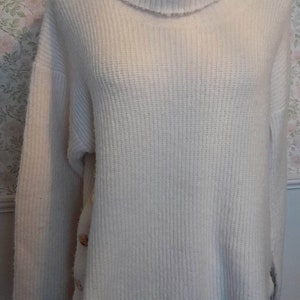 Table Eight White Turtle Neck Sweater with Button Sides Size Small As New
