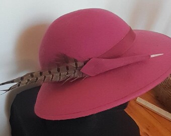 Women's Authentic Art Deco Hand Made Woolen Hat Deep Pink Feather Detail As New