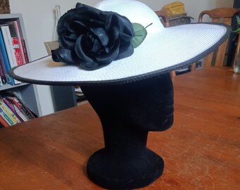 1970s White Cartwheel Fascinator Hat with Black Trim and Flower in Perfect Condition
