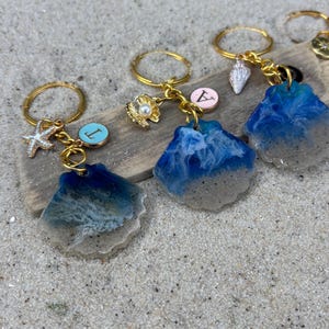 Personalized Resin Seashell Keychain, Initial Charm, Coastal Gift, Seaglass ornament, Gifts for her, Coastal lanyards, Bag charms
