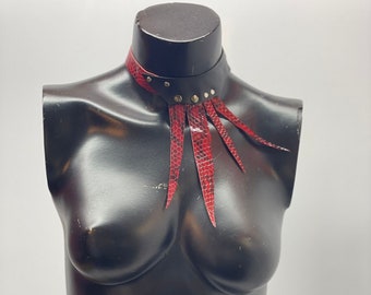Gothic Schwarz und Rot Leder Anhänger, schwarz Leder Choker Schnürung, Halskette Spitze Schmuck, Lederhalsband Halskette