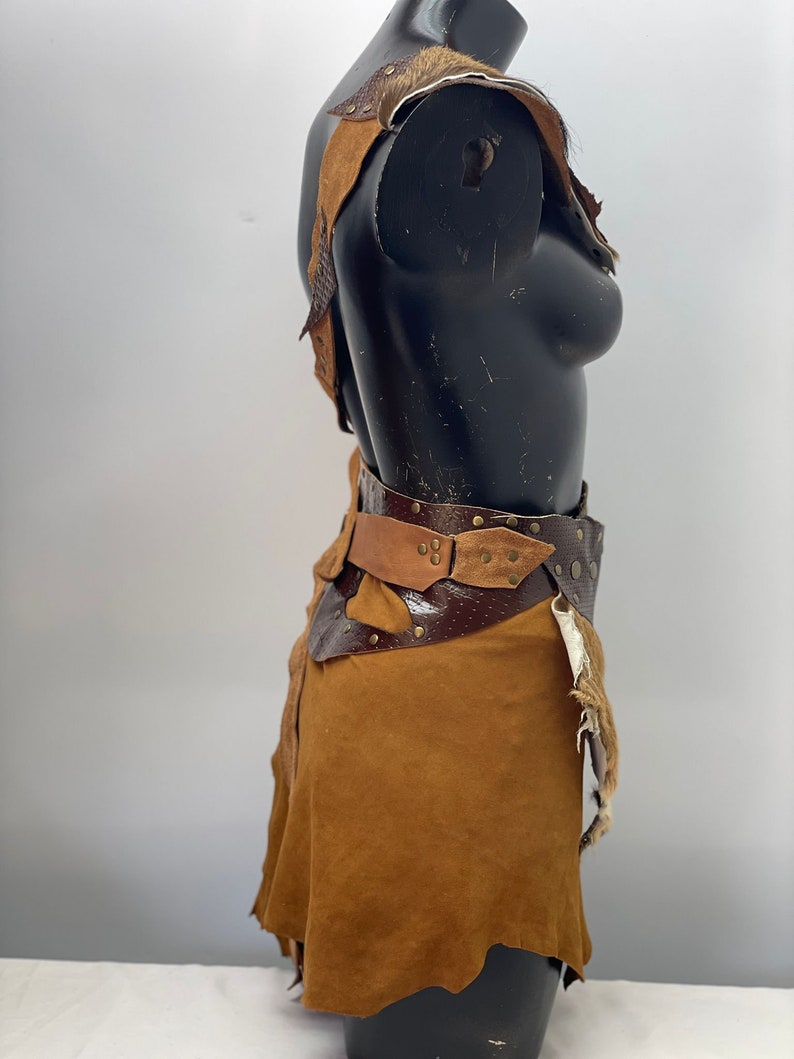 Wikingerfrauenkostüm, Kriegerinnenkleid, Fuchspelz und brauner Lederrock. Bild 5