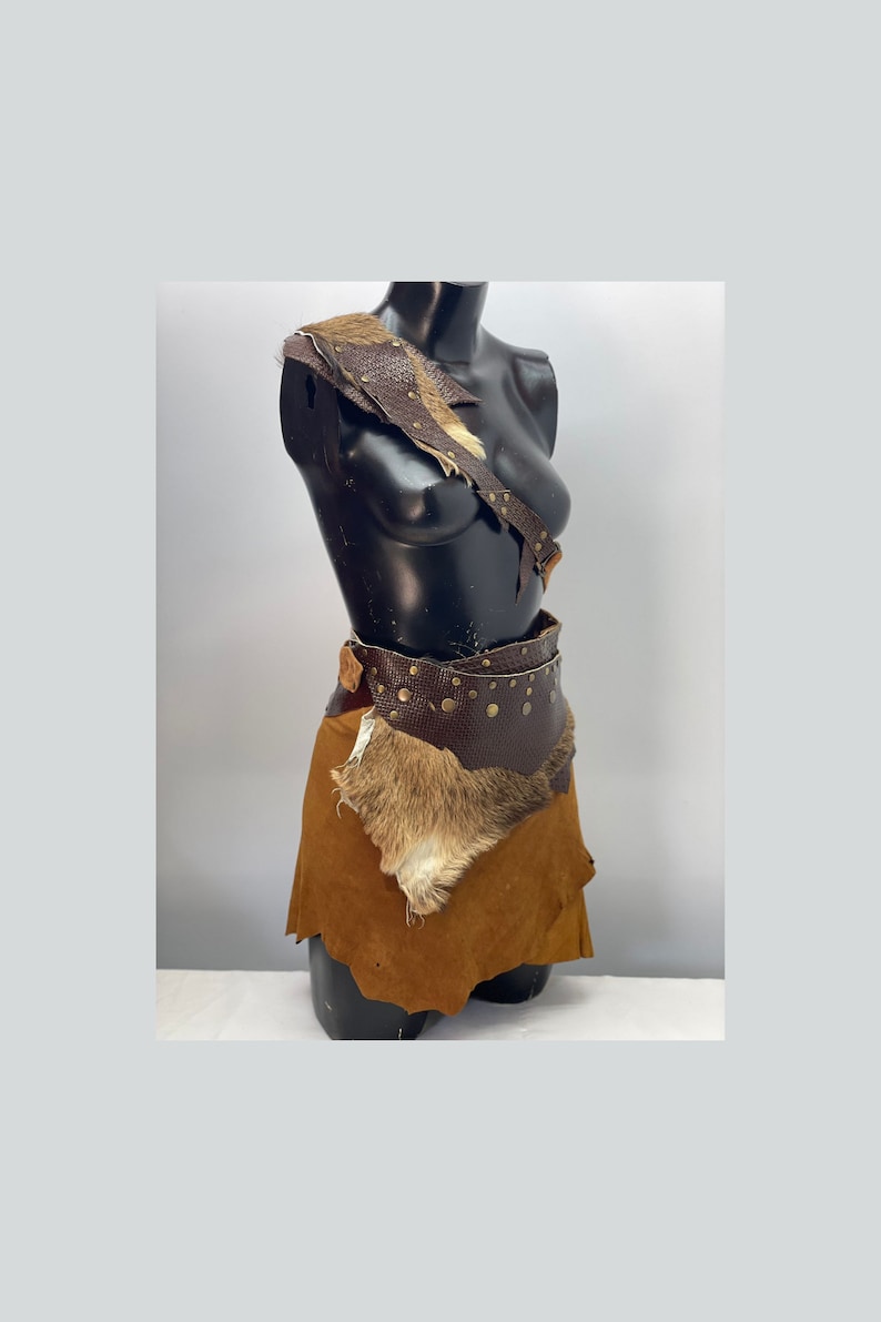 Wikingerfrauenkostüm, Kriegerinnenkleid, Fuchspelz und brauner Lederrock. Bild 1