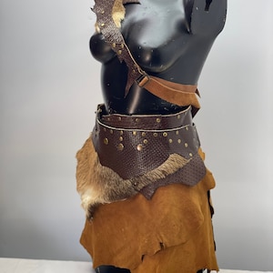 Wikingerfrauenkostüm, Kriegerinnenkleid, Fuchspelz und brauner Lederrock. Bild 2