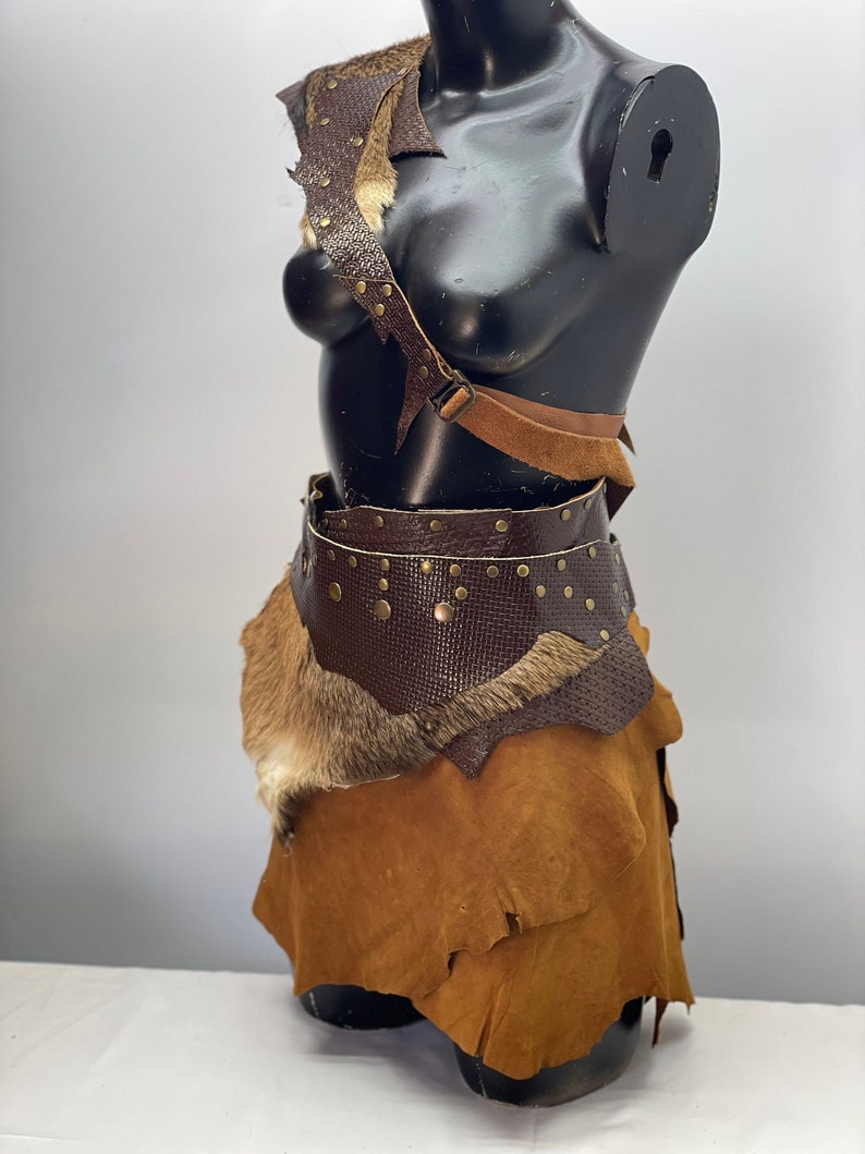 Wikingerfrauenkostüm, Kriegerinnenkleid, Fuchspelz und brauner Lederrock. Bild 3