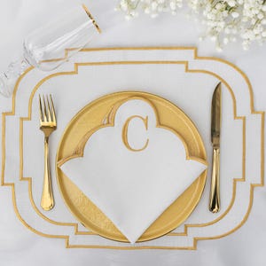Kundenspezifische gestickte Jakobsmuschel-Leinen-Servietten mit personalisiertem Monogramm- Hochzeit, Partys und besondere Ereignisse Benutzerdefinierte Stickerei 18 '' - Geschenk