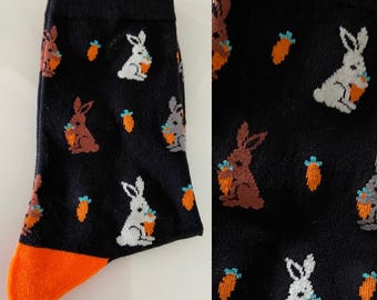 Socken„Hasen mit Karotten “ schwarz , Maruschko Socks, Damen und Herren Größe 36-41,42-45 und 46-49 Baumwolle,Polyamid,Elasthan