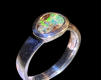 Boulder Opal Kleiner Amazonas Ring in Silber