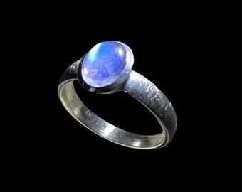 Dunkler Mond Ring mit Mondstein in Silber