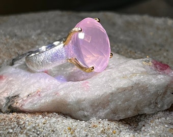 Rosenquarz Traumgigant Ring in Silber mit vergoldeter Fassung