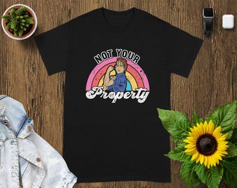 ロージー・ザ・リベッターTシャツ：フェミニストアイコンレインボーTシャツ