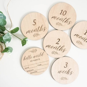Jalons mensuels pour bébé en bois | cartes de bébé en bois | cartes de bébé de première année | jalons de bébé gravés | bonjour monde disque | nouveau cadeau de bébé