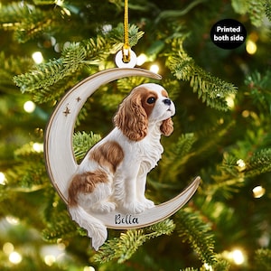 Personlig Cavalier King Charles Spaniel hund på månen askplywoodprydnad platt 2D julgransdekoration gåva husdjursälskare valpminnessak