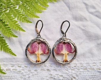 Bleeding heart earrings. Real pressed flowers. Swedish handcraft.